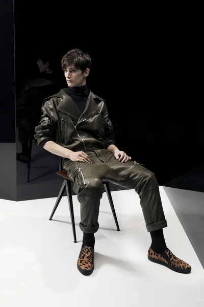 Look 18